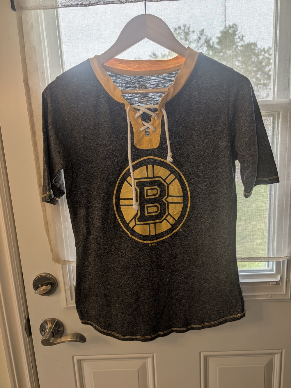NHL Boston Bruins Jersey Style Lace-up Short Sleeve Tee - Black & Yellow